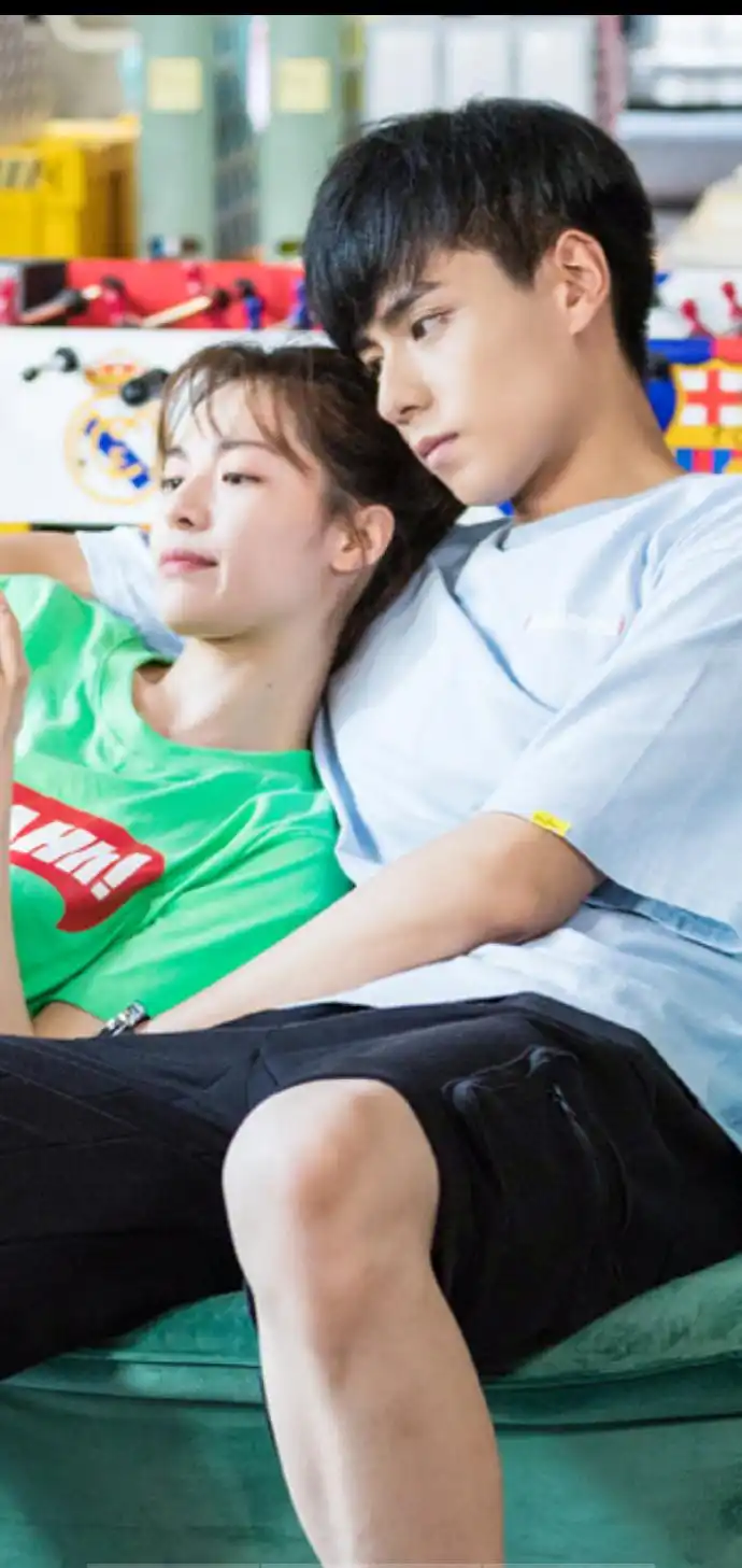 胡一天官宣钟楚曦!"后背杀"和"摸头杀"谁是胡一天的最强cp?