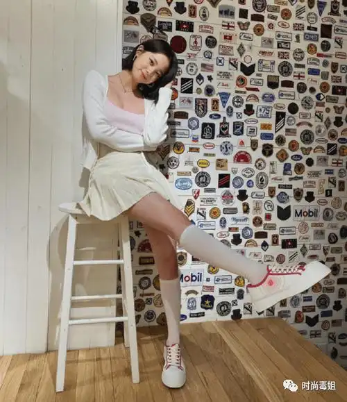 欧阳娜娜发育过猛穿吊带事业线太傲人jk造型女团味十足