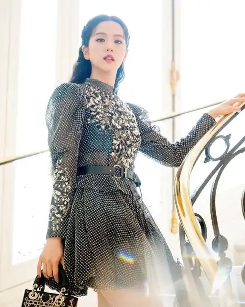 kimjisoo超话#金智秀迪奥全球品牌大使#240710 化妆师更新diorcouture