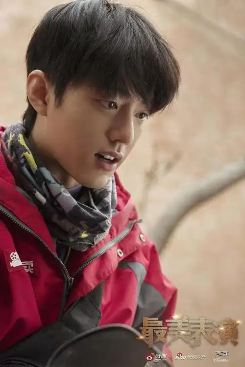 肖战《买耳朵》剧照曝光 烟火气满满泪光闪烁动人