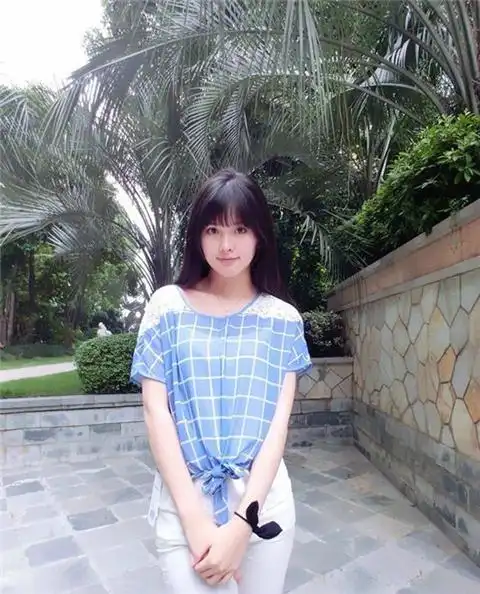 南大校花走红网络:甜美如精灵