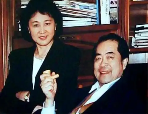 他困难时靠好友接济,却反手挖走好友妻子,还将他俩儿子也改了姓