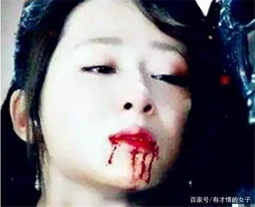 古装吐血合集,本以为袁姗姗够搞笑了,看到最后:还以为口红化了