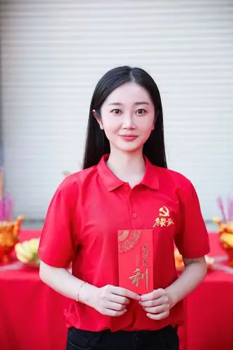 "喜剧花旦"陈嘉男饰女一 《冬奥一家人》展现中国奥运风采