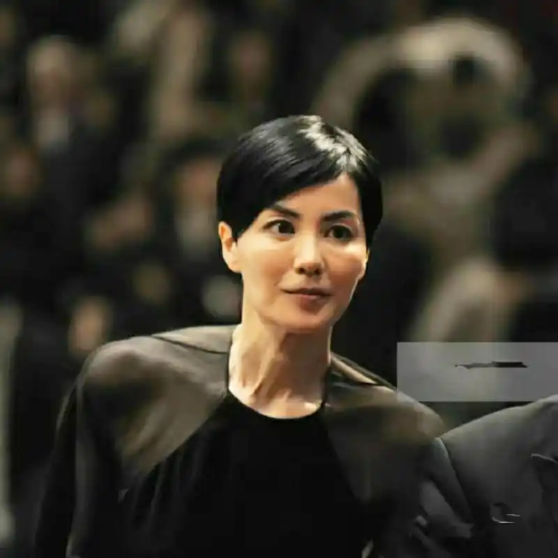 最近王菲素颜出镜,让我们有机会看到她真实的样子.