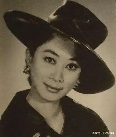 在这期间,卢燕耳濡目