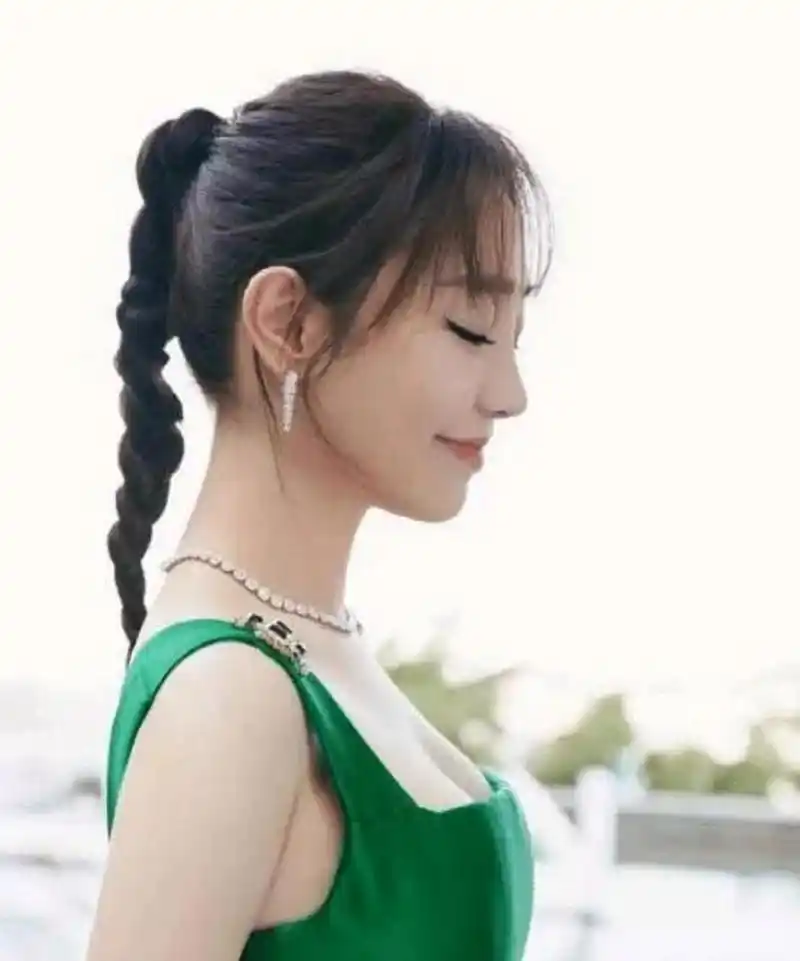 穿吊带绿裙差点撑爆,陈羽凡真是亏大发了  白百何年近四十,被称为娱乐