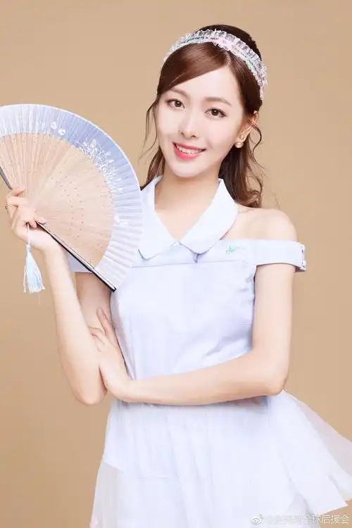 图集赵尧珂(yaokezhao),出生于四川省成都市,中国内