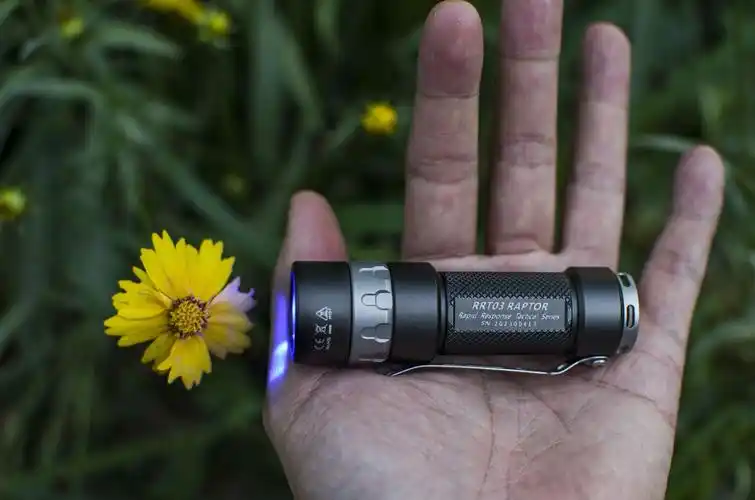 可长可短,三色变幻:jetbeam rrt03手电 - 手电筒/照明 数码之家