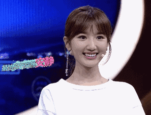 甜妹暴击33岁的毛晓彤因为早年do了这里红利能吃一辈子