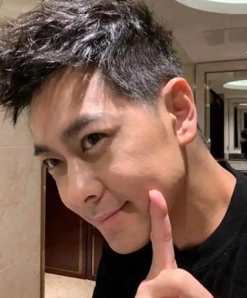 说起林志颖,很多人都会想到不老男神,岁月无法改变的容颜,童颜男神