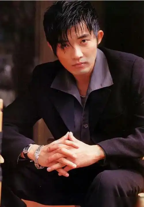 01安在旭其中的几位演员更是被观众的热情追捧.电视剧已经过去20