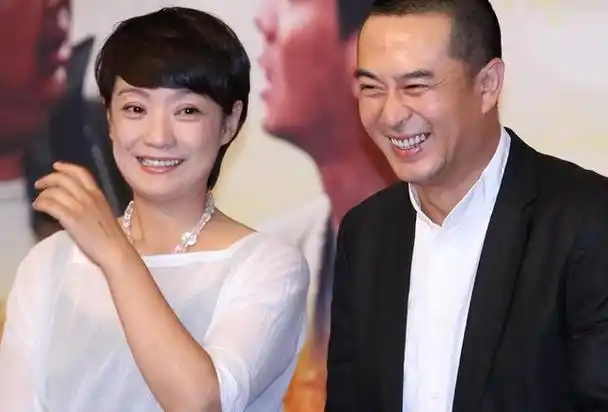 回顾张嘉译:被前妻骂"软饭男",二婚娶王海燕家庭事业双丰收