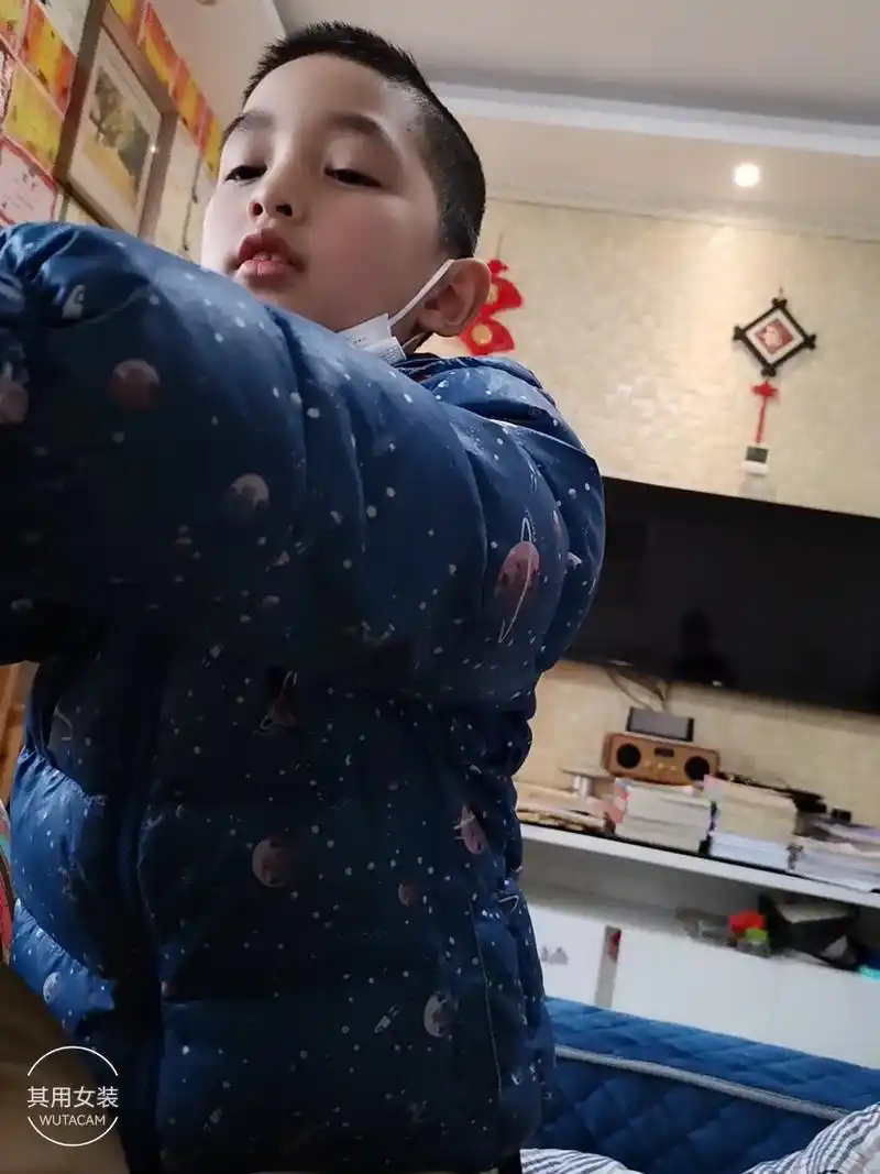 一家四口人只剩下最小的弟弟没有感染了