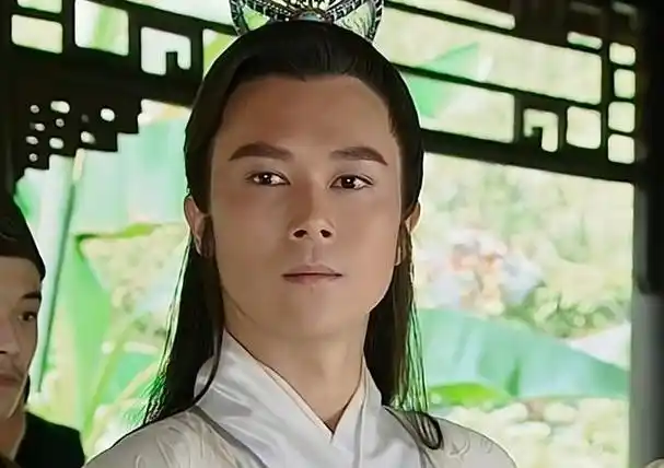 颜值不够就别甩锅给发型了,驾驭得了"鬓角龙须"的,只服这9位