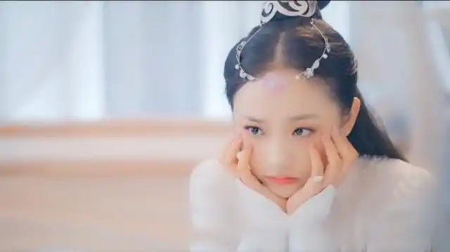 吴佳怡饰小龙女～～～ (东海龙王小女,为人善良,真身为白龙