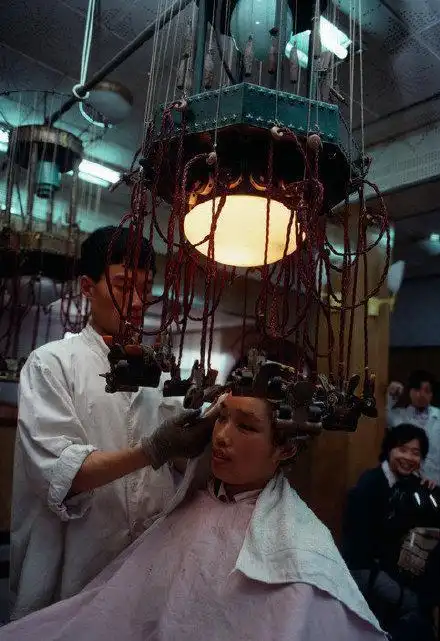 1980年中国,那时候烫头和上刑一样