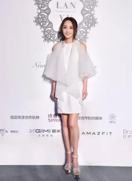 凭借功夫之爱的速递再次走红的姚笛晒出美照了