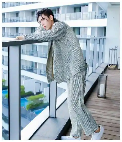 搞不懂王子异186的帅哥身材非折腾成五五分但腿真的很细