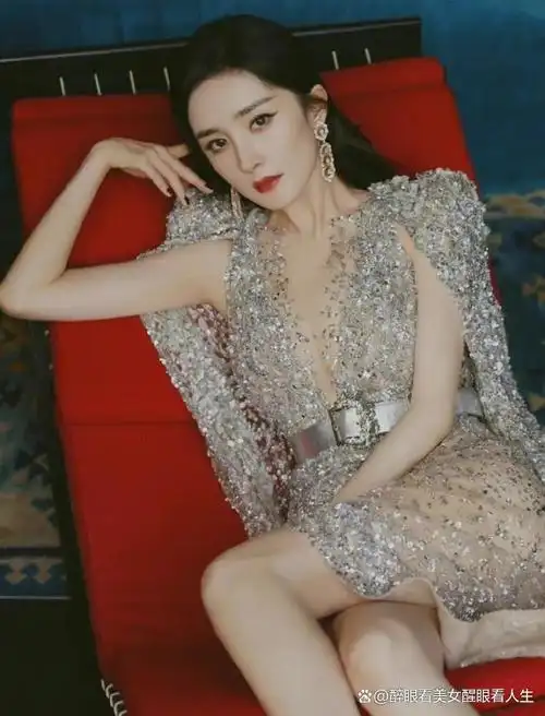 杨幂,身高166cm,体重45kg,处女座.