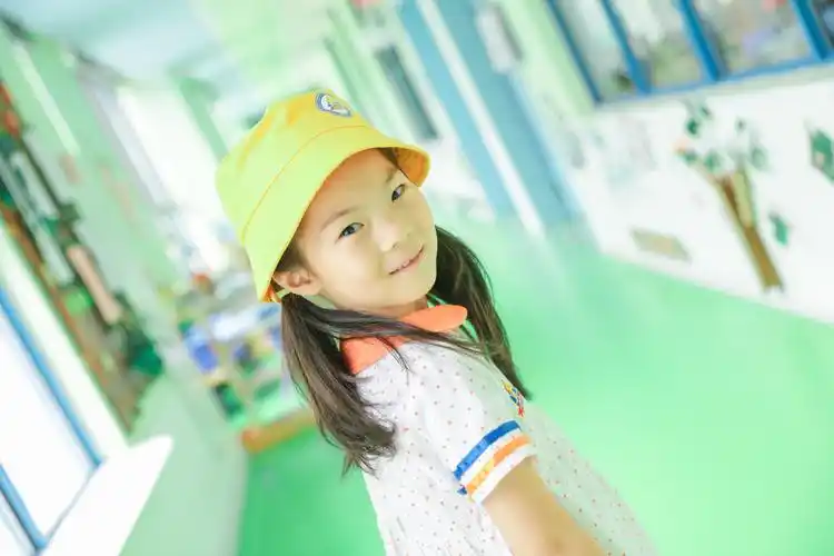 小金星斯麦尔幼儿园大班女生个人照