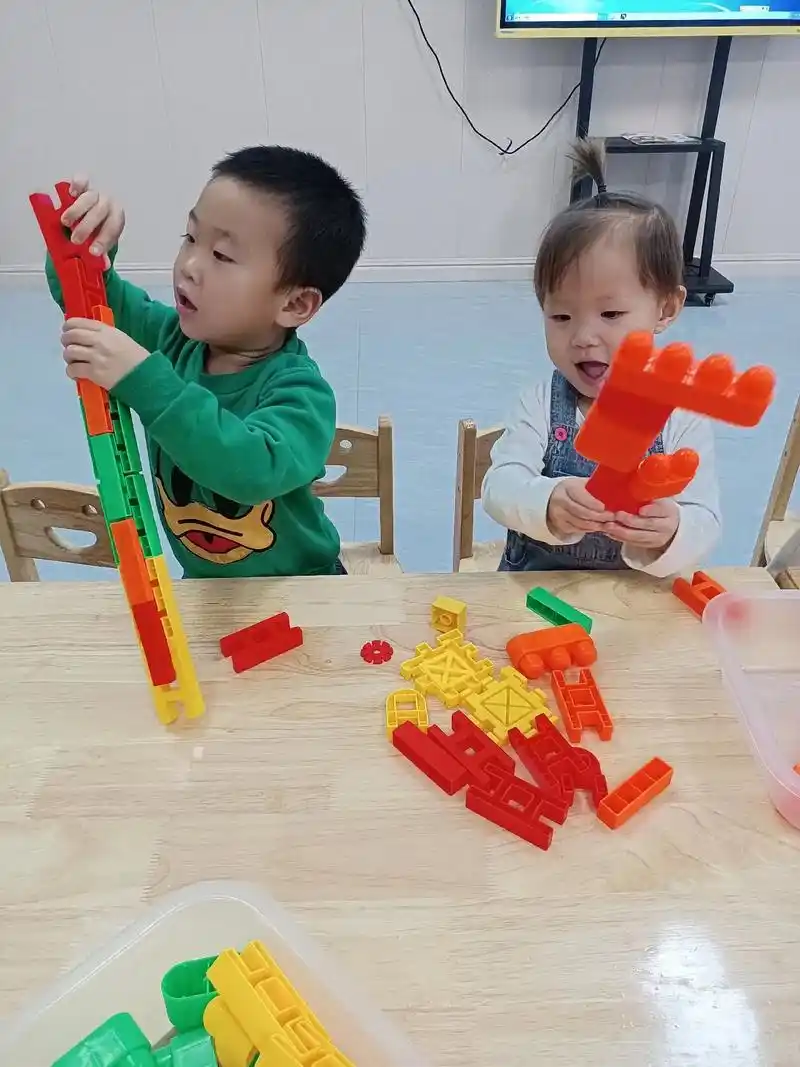 课间游戏之自助搭积木