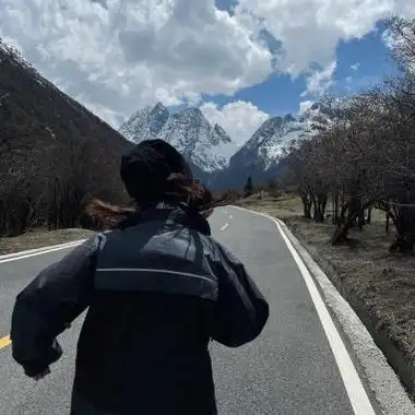 海边男头像背影高清侧脸伤感帅哥必用的意境男头像高清图片