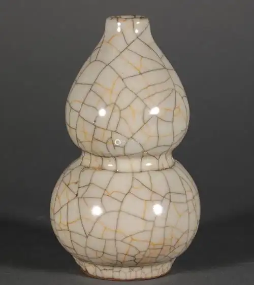 apairofgekilnvasefromsong宋代哥窑瓶一对