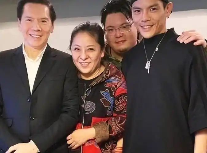 向华强42岁女儿至今未婚,不靠父亲扶持身价过亿,比向太还能干_向咏恒