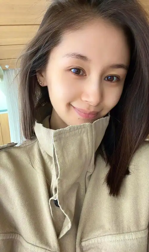 王子文的近照曝光后,也有人将注意力放在了王子文的家中内景.