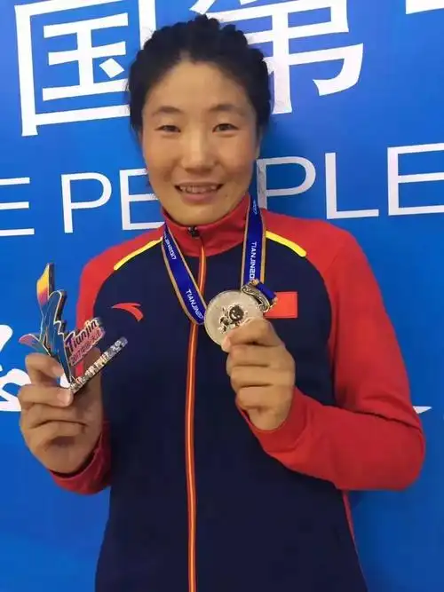 拳击锦标赛李倩,杨文璐,杨晓丽同学争得荣誉两金一银2015年全国女子