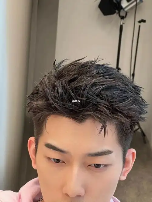 轻松驾驭也不需要天天打理 自然吹干就有凌乱的纹理感简直就是手残