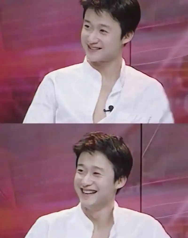 吴京年轻的时候就是这样. 他和现在的他完全不同. 他有点太调皮了!