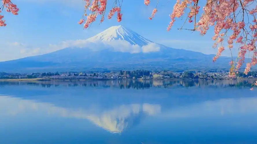 四月的日本风景图片桌面壁纸_春日美景唯美风景壁纸_三千图片网