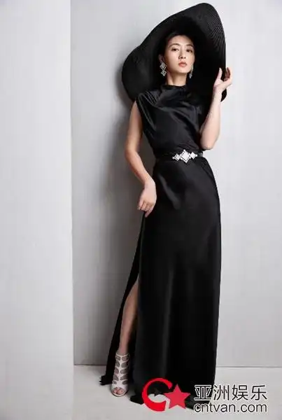 斓曦写真气场全开玩转高级时尚感