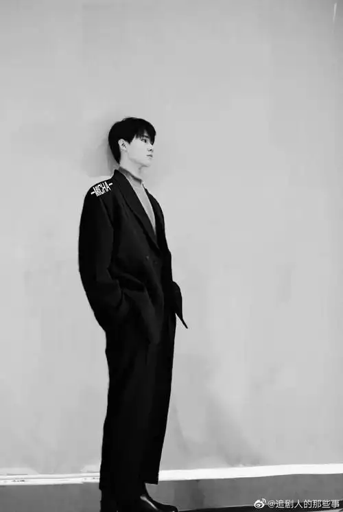 张真源的腰好细