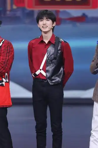 宋亚轩2021年外务及部分物料造型汇总60不定时更新60宋亚轩颜值