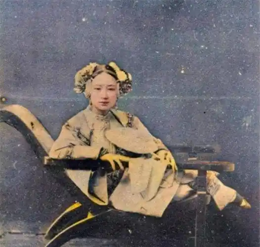 袁世凯六姨太:流落到宁夏,死后买不起棺材,谁知银行存有巨款_叶蓁_袁