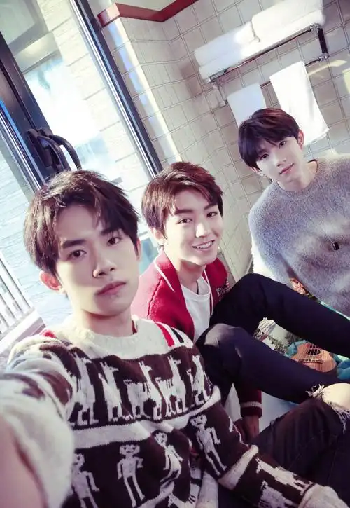 tfboys合照头像壁纸