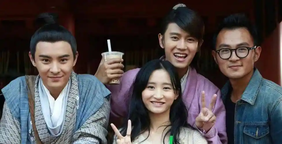 任嘉伦凭演技上热搜,追了12集《请君》,我羡慕嫁给他的聂欢_初恋_眼神