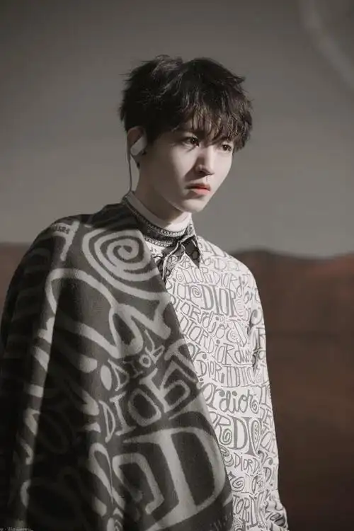 王俊凯nylong尼龙五月刊