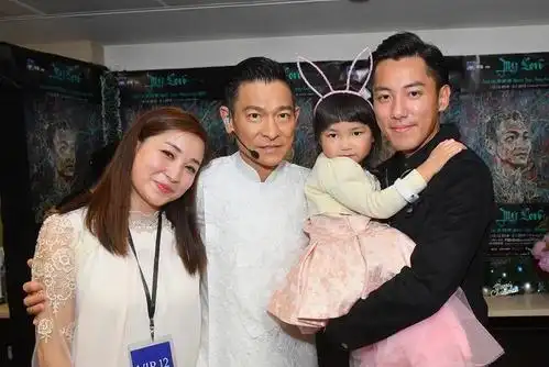恭喜!刘德华干儿子张颖康官宣三胎喜讯,甜晒"一家五口"合照