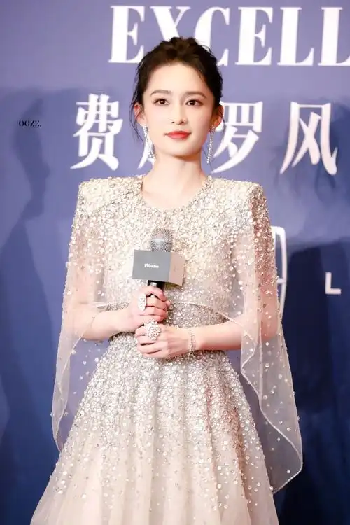 李沁状态好绝##李沁红毯生图