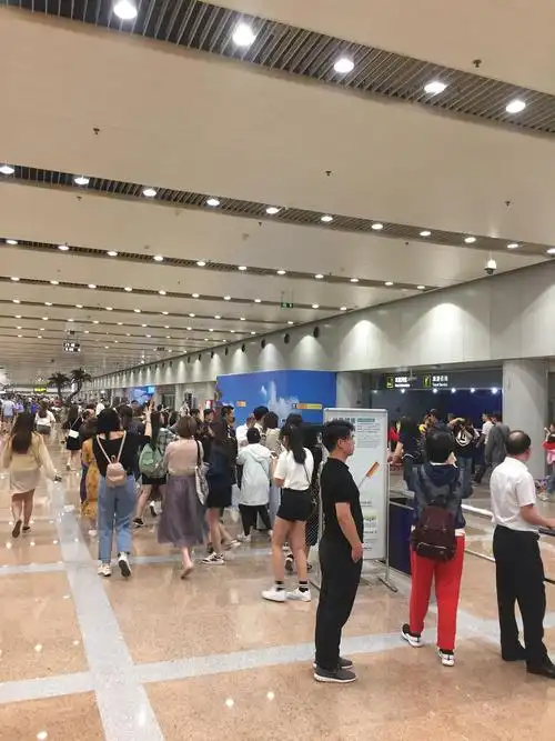 在机场见到一次真人 我觉得一的人气很水