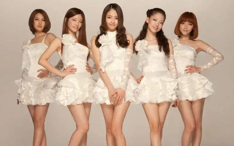 chi chi韩国5人女子组合桌面壁纸之清纯美女