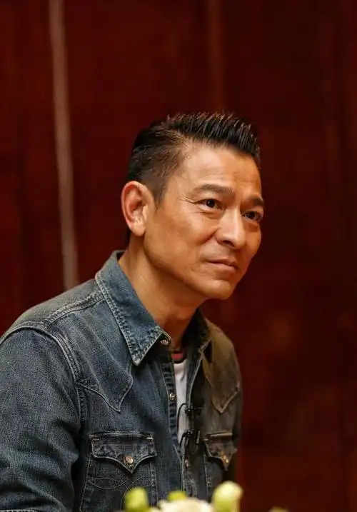 再抗老的港星也难逃岁月,成龙一夜白头,53岁古天乐"凶相"毕露