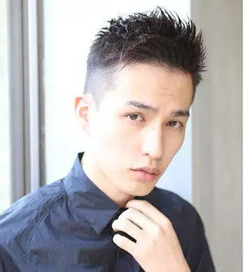 男生露额头短发七:很有个性的一款日系男生烫发发型,凌乱的烫发设计