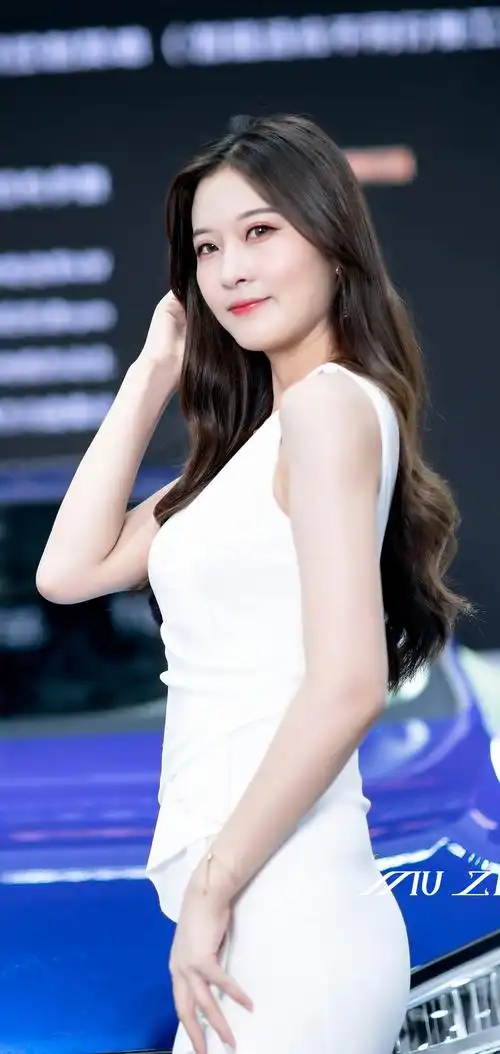 超高清手机壁纸8k齿白唇红美女车模-美女壁纸 - 壁纸家