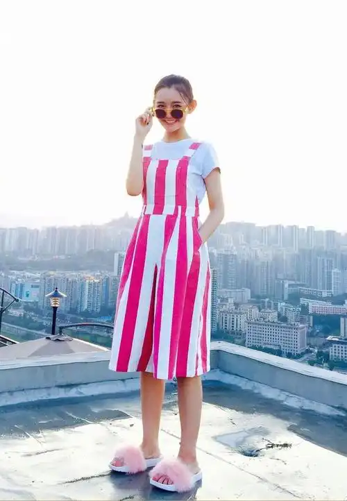 她的荧屏初吻给了吴磊,是王俊凯的绯闻女友,清纯时尚有内涵_网易订阅