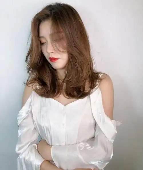 新时尚发型37款,立体短发,造型烫,大波浪,让你美到移不看眼